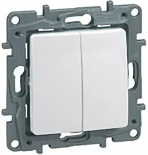 Выключатель Legrand Etika 6 722 02