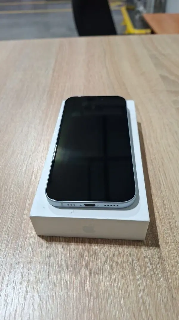 Apple iPhone 15 128GB, голубой (уценка)